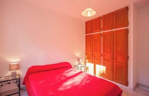 2 bedrooms, bed sheets
