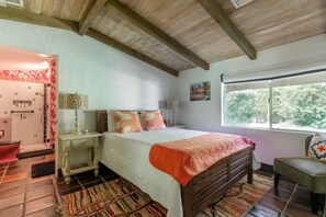 3 slaapkamers, een bureau, reisbedje, gratis wifi