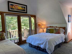 2 makuuhuonetta, työpöytä, silitysrauta/-lauta, ilmainen Wi-Fi