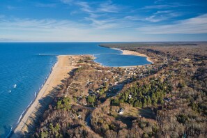 Beach nearby, sun loungers, beach towels - Perfect Grand Marais Get-Away! Pictured Rocks, snowmobile trails, beaches, etc (Grand Marais)