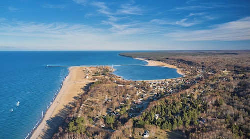 Perfect Grand Marais Get-Away! Pictured Rocks, snowmobile trails, beaches, etc