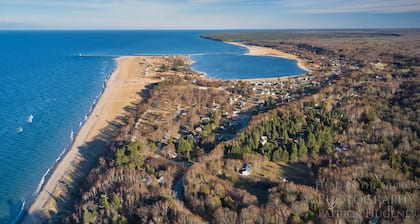 Perfect Grand Marais Get-Away! Pictured Rocks, snowmobile trails, beaches, etc