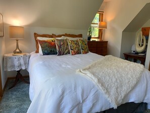 2 bedrooms, desk, iron/ironing board, free WiFi - Perfect Grand Marais Get-Away! Pictured Rocks, snowmobile trails, beaches, etc (Grand Marais)