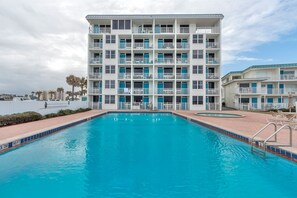 Ulkouima-allas, lämmitetty uima-allas