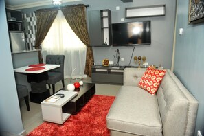TV - Charming 1 Bedroom Apartment - Your Perfect Urban Retreat! (Lekki)