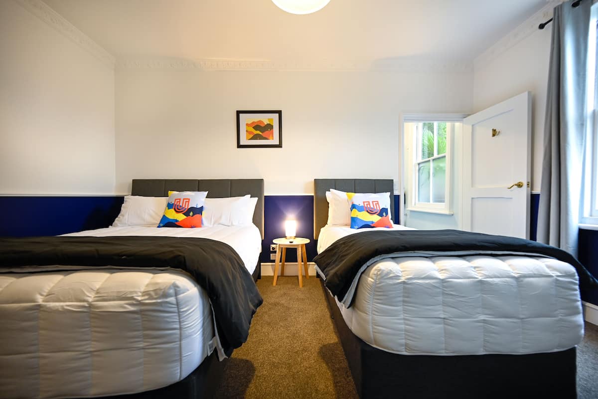 Queen Studio + 1 Single | Iron/ironing board, free WiFi, bed sheets