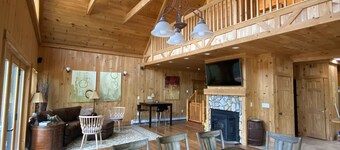 Njoy Charm - Gorgeous Family and Pet Friendly Home