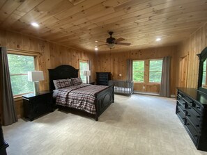 4 bedrooms, desk, iron/ironing board, WiFi