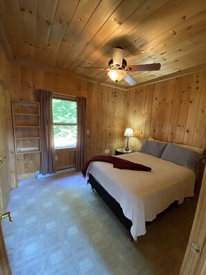 4 bedrooms, desk, iron/ironing board, WiFi