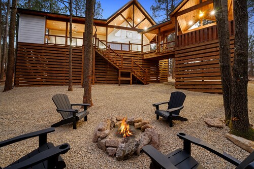 Top Ranked Couples Cabin, Hot Tub, Fire Pit, Pet Friendly, Allium