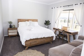 5 habitaciones, tabla de planchar con plancha, wifi y ropa de cama