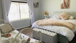 5 chambres, fer et planche à repasser, Wi-Fi, draps fournis