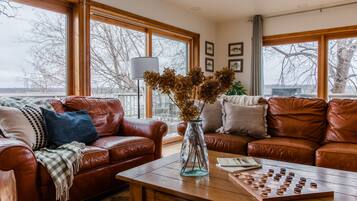 Smart TV, fireplace, offices