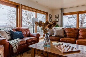 Smart TV, fireplace, offices