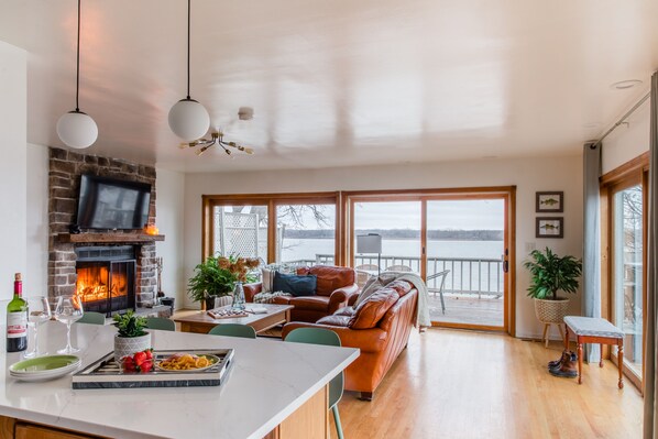 Smart TV, fireplace, offices