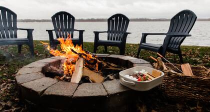 SPACIOUS and Stylish Lakefront Retreat, Views, Fireworks!, Fire pit