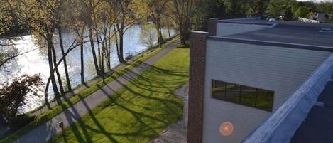 المنطقة المحيطة بالمنشأة