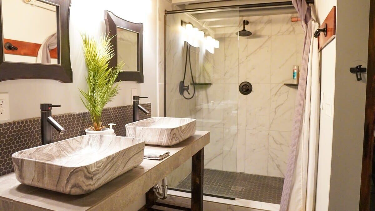Shower, towels