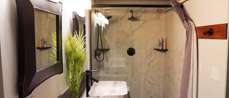 Shower, towels, shampoo