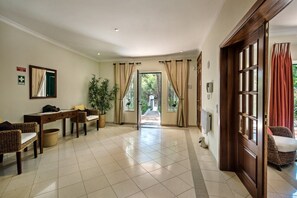 TV, fireplace, DVD player, stereo - Quinta Lantana - close to the beach (Almancil)