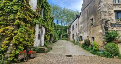 Charming traditional 2-Bed Cottage near Plemet