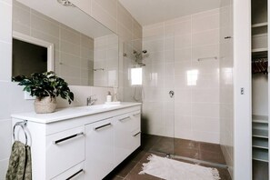 Shower, hair dryer, towels