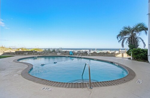 Snowbirds welcome! Steps from the Sand! Oceanfront condo in Cherry Grove
