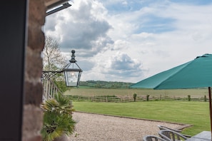 Property grounds - The Oast by Bloom Stays - charming oast house in beautiful countryside (Newenden)