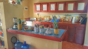 House | Private kitchen | Full-size fridge, oven, stovetop, coffee/tea maker - Casa Mariposa (Las Galeras)