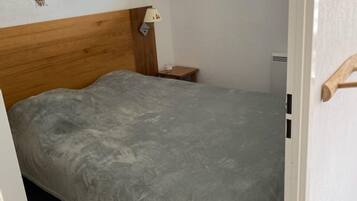 2 bedrooms, travel crib, free WiFi, wheelchair access