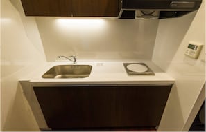 Apartment, Non Smoking (203) | Private kitchenette | Fridge, microwave, stovetop, electric kettle