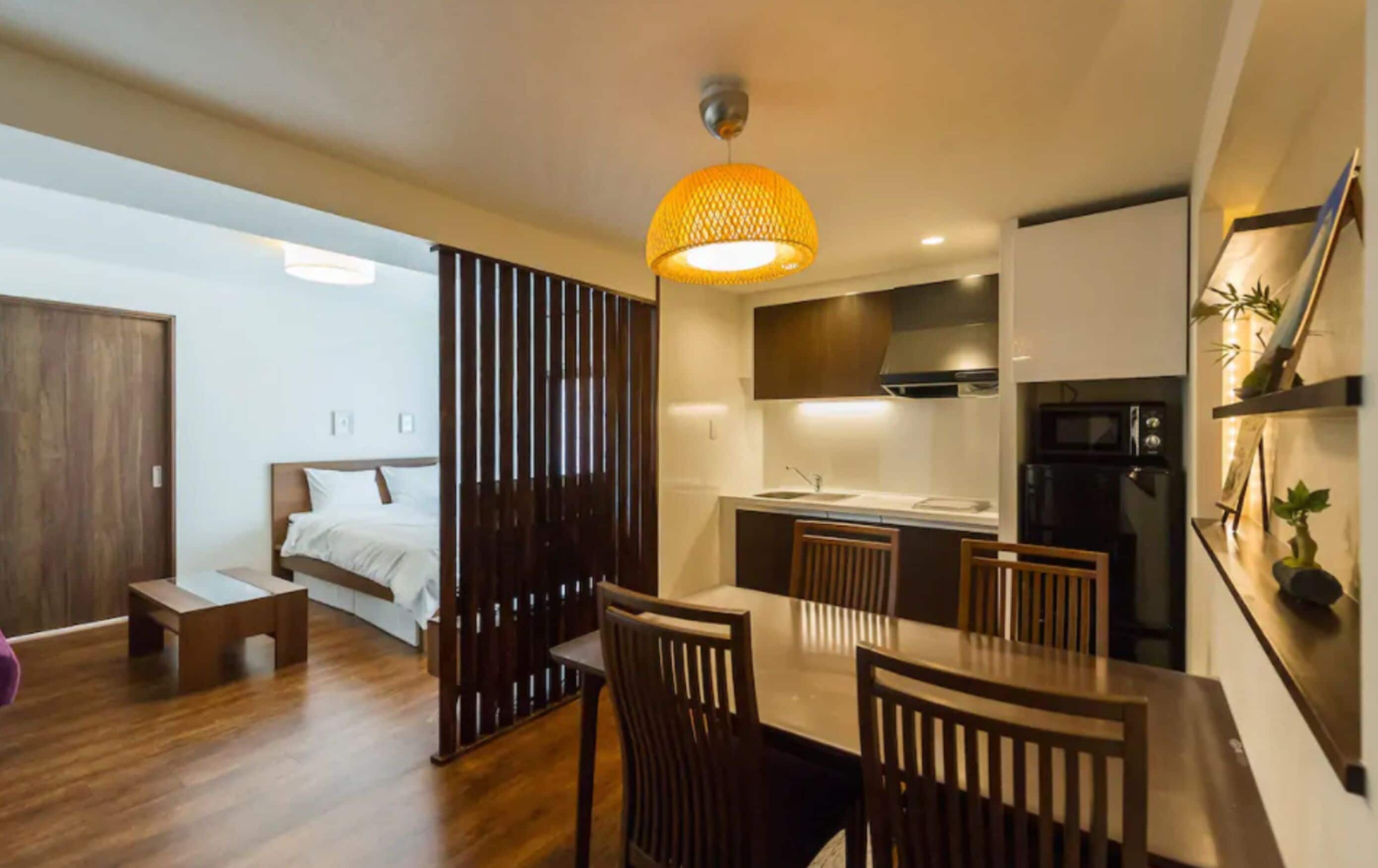 Apartment, Non Smoking (203) | In-room dining