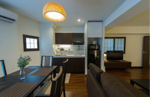 Apartamento, para não fumantes (201) | Opções para refeição no quarto