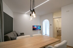 Dining - An amazing apartment in the historic city center of Bolzano! Quiet area! (Bolzano)