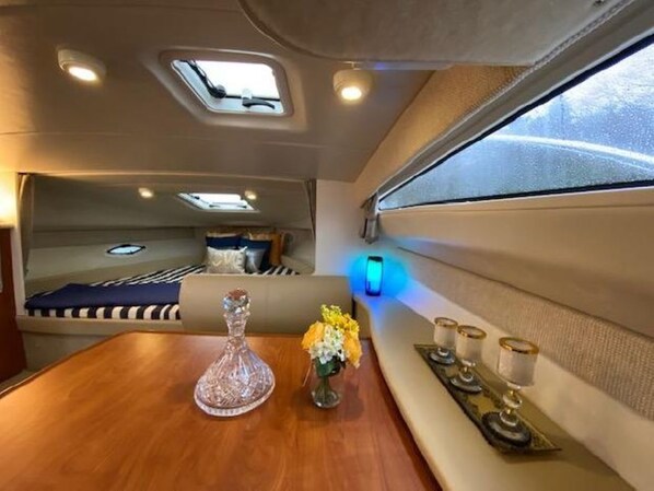 Cabin | Private kitchen | Fridge, microwave, coffee/tea maker, electric kettle - Stunning 2-bed Boat in Dreverna (Dreverna)