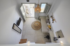 Suite de lujo, 1 cama de matrimonio grande con sofá cama, bañera de hidromasaje, vistas al mar | 1 dormitorio, minibar, caja fuerte y decoración individual
