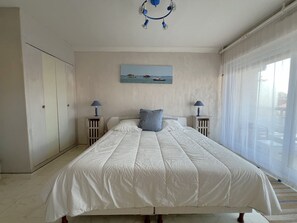 1 bedroom, free WiFi - Charming Central Apartment in Arcachon, Steps from Beach and Shops with Parking (Arcachon)