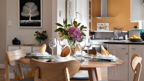 Dining - Arabella Heights - Great for couples and families (Daylesford)