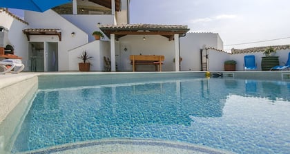Holiday home with a pool for 7 persons only 6 km from beautiful beaches.