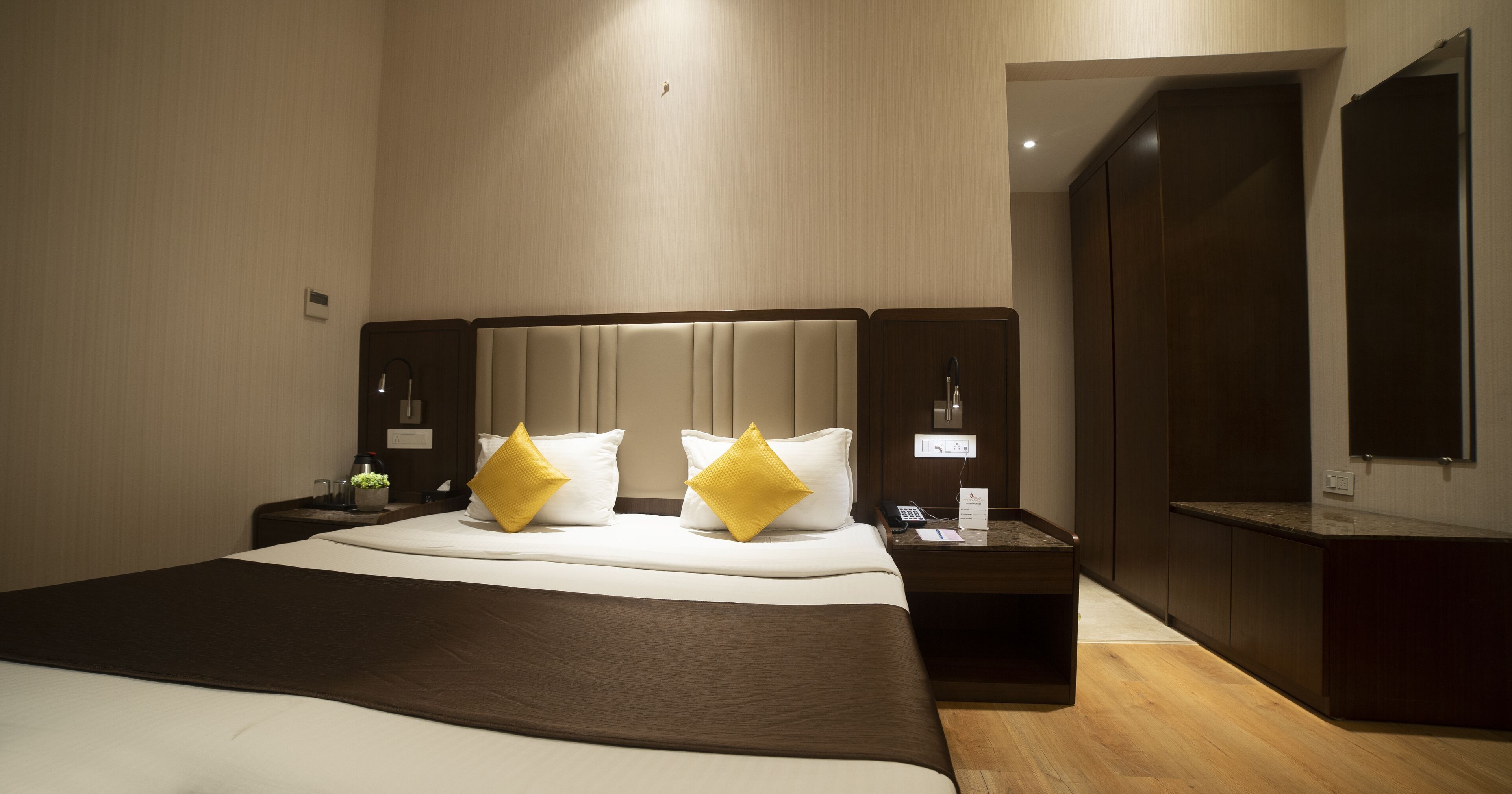 Soundproofing, free WiFi, bed sheets