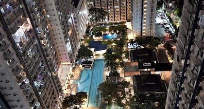 High-Tech Studio at Grass Residences -2 persons only, Quezon City