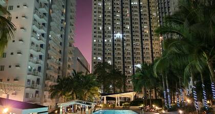 High-Tech Studio at Grass Residences -2 persons only, Quezon City