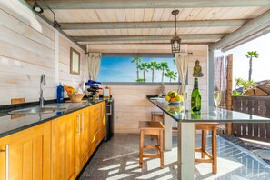 Fridge, stovetop, coffee/tea maker, high chair - Eco Palm Yurt with Sea views, Solar Pool, Sandy Beach, Play Park, WIFI, Garden (Tabayesco, Haria)