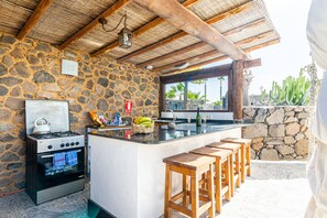 Geladeira, fogão, cooktop, cafeteira/chaleira