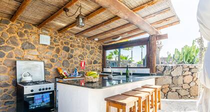 LUX Eco Twin Yurt, Pool, Play Park, just 300mt Sandy Beach/Restaurants/Beach Bar