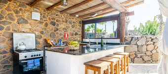 LUX Eco Twin Yurt, Pool, Play Park, just 300mt Sandy Beach/Restaurants/Beach Bar