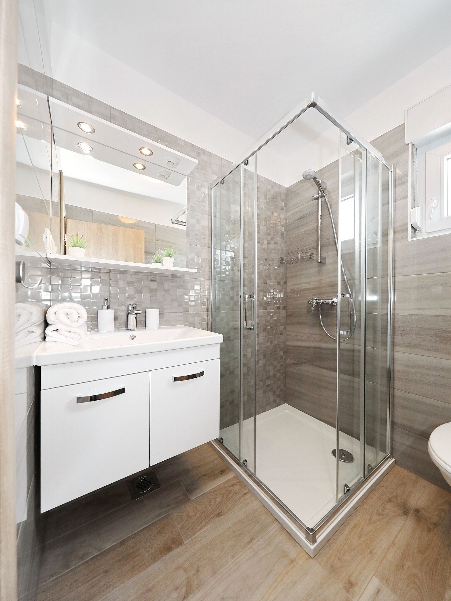 Shower, towels