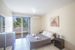 2 bedrooms, in-room safe, iron/ironing board, free WiFi