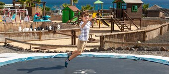 Stunning Eco Yurt, private Garden, Pool, 300m Sandy Beach, Off-grid