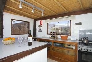 Fridge, oven, stovetop, coffee/tea maker